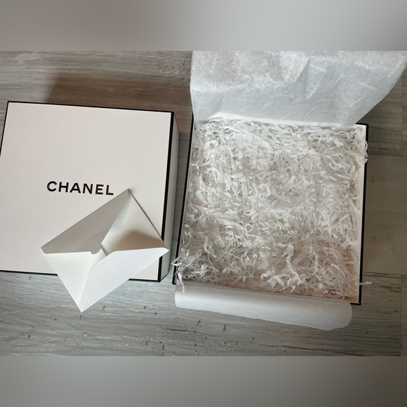 Chanel gift box - Picture 4 of 11